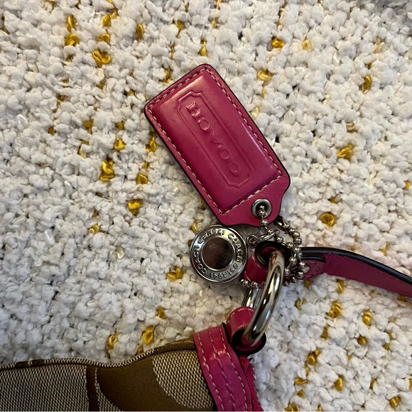 *barely used* Vintage hot pink & tan COACH medium to large sized shoulder purse - Picture 3 of 8
